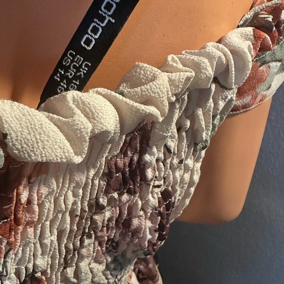 Boohoo Floral Maxi Dress in Cream and Red - Picture 9 of 11